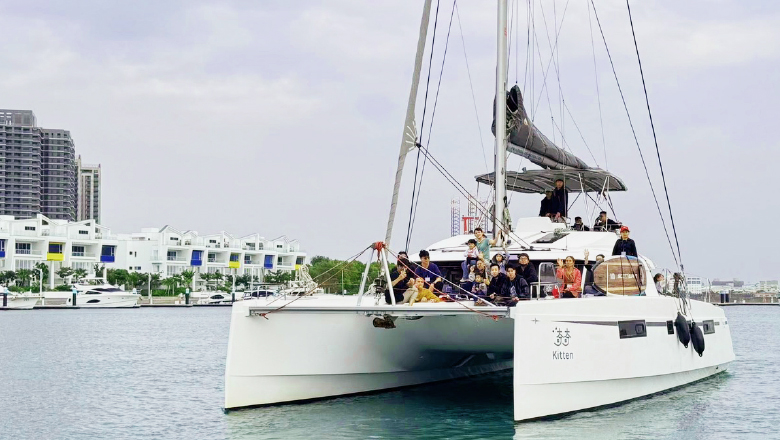搭乘帆船遊港體驗｜高雄愛河灣與台南安平海上航程，療癒放鬆的樂活時光
